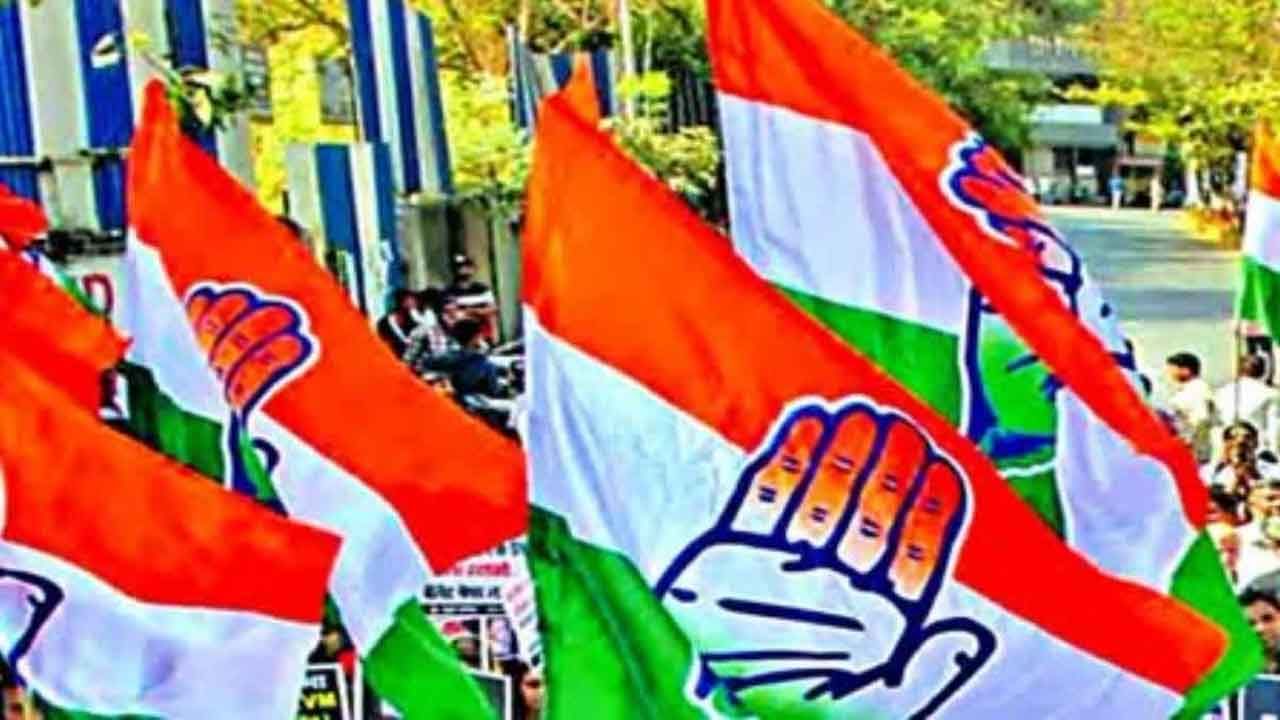 Warangal Congress: ఓరుగల్లు కాంగ్రెస్‌లో భగ్గుమన్న వర్గ విభేదాలు.. కొత్త - పాత నేతల మధ్య రాజుకున్న అగ్గి..!