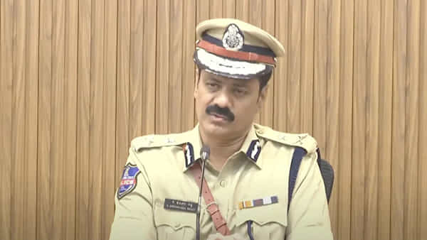 Telangana: ఫోన్ ట్యాపింగ్ కేసులో రిటైర్డ్ ఐజీ ప్రమేయం.. సీపీ సంచలన విషయాలు వెల్లడి..