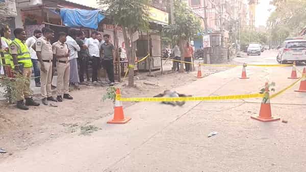 Hyderabad: పోయే కాలం దాపురిస్తేనే ఇలా చేస్తారు.. యువకుడిని చంపి కత్తులతో వీరంగం.. ఇన్స్టాలో లైవ్..