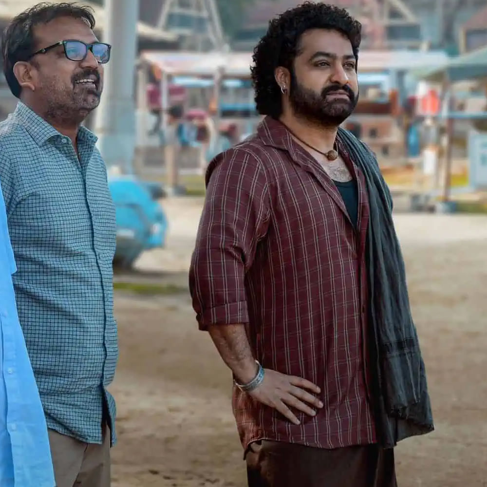 ఈ ఏడాది టాలీవుడ్‌ రేంజ్‌ని నిర్ణయించే బాధ్యతను ఎవరు తీసుకున్నారు?  ఫస్టాఫ్ సంగతి పక్కనపెడితే.. సెకండాఫ్ లో జరగబోయే మిరాకిల్స్ ఏంటి? ఆ నలుగురు ఏమంటున్నారు? ఇంతకీ ఎవరు వారు? ఏయే సినిమాలు చేస్తున్నారు? ఆ సినిమాల స్థాయి ఎలాంటిది?  సస్పెన్స్ కి కామా పెట్టి... స్టోరీ చూసేద్దాం పదండి..!