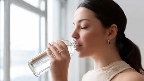 Cold water health issues: వేసవి అని ఫ్రిజ్ వాటర్ తాగుతున్నారా.. జాగ్రత్త..? ఈ దుష్ప్రభావాలు తెలుసుకోండి..