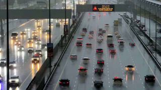 ఎడారిలో తుఫాన్.. కుంభవృష్టితో వరద.. నీట మునిగిన దుబాయ్ నగరం..