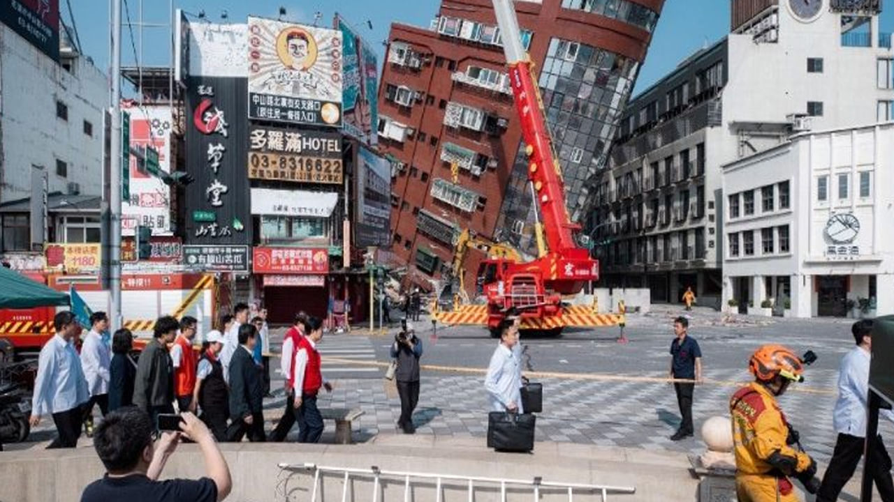 Taiwan Earthquake: తైవాన్‌ను కుదిపేసిన భూకంపం.. 9మంది మృతి.. 1000 మందికి గాయాలు.. కొనసాగుతున్న సహాయకచర్యలు..