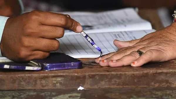 Elections 2024: అర్థరాత్రి వరకు ఓటు వేసేందుకు క్యూలో ఉన్న ఓటర్లు.. తెలుగు రాష్ట్రాల్లో పోలింగ్ శాతం..