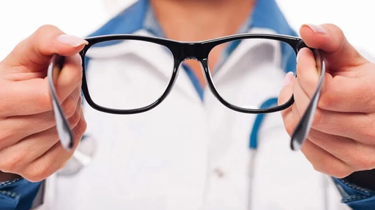 ఈ వ్యాయామం రోజుకు రెండుసార్లు లేదా మీకు సమయం దొరికినప్పుడల్లా చేయవచ్చు. అయితే కంటి చూపు మెరుగుపడాలంటే రాత్రి పూట ఫోన్ వాడకాన్ని నివారించాలి.