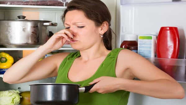 Cleaning Hacks: పాత్రల నుండి గుడ్డు వాసన వస్తోందా..? అయితే ఈ సింపుల్ టిప్స్ మీకోసమే.. !