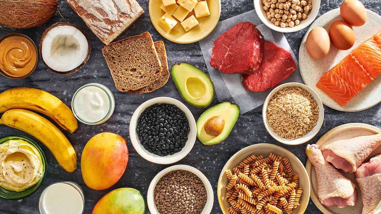 జీవనశైలిని మెరుగుపరుచుకోండి: బరువు పెరగడానికి, మీరు మీ జీవనశైలిని స్థిరంగా ఉంచుకోవాలి. సమయానికి భోజనం చేయడం, సమయానికి నిద్రలేవడం, ప్రతి పనిని సమయానికి చేయడం చాలా ముఖ్యం. ఈ చర్యలన్నింటినీ అనుసరించడం ద్వారా మీరు క్రమంగా మీ బరువును పెంచుకోవచ్చు. ప్రతి వ్యక్తి శరీరం భిన్నంగా ఉంటుందని గమనించాలి.. ఈ చర్యలన్నింటినీ ప్రయత్నించినప్పటికీ మీకు ఉపశమనం లభించకపోతే.. మీ సన్నబడటం పోకపోతే, ఖచ్చితంగా వైద్యుడిని సంప్రదించండి.