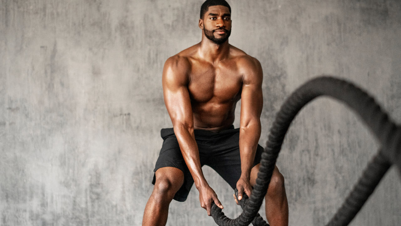 శరీరంలో ఆరోగ్యంగా ఉండాలంటే.. శరరీ భాగాలు కూడా హెల్దీగా ఉండాలి. వీటికి ఎన్నెన్నో రకాల పోషకాలు అవసరం అవుతాయి. శరీరంలో మంచి ఆకృతిలో ఉండాలంటే.. కండరాలు కూడా బాగా హెల్ప్ చేస్తాయి. ముఖ్యంగా మగవారికి కండారాలు కీలక పాత్ర పోషిస్తాయి. బాడీ బిల్డింగ్, సిక్స్ ప్యాక్ వంటివి పెంచుకోవాలని చాలా మంది అనుకుంటారు. ఇందు కోసం ఖర్చు పెట్టి.. వ్యాయామాలు చేస్తూ ఉంటారు.