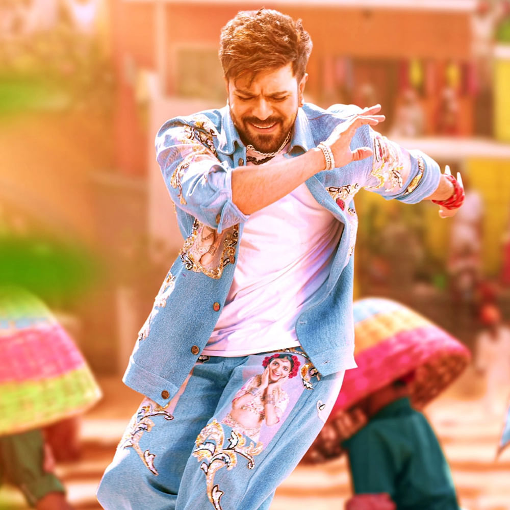 అటు గేమ్‌ చేంజర్‌ని కంప్లీట్‌ చేసే పనుల్లో ఉన్నారు రామ్‌చరణ్‌. గేమ్‌  చేంజర్‌ రిలీజ్‌ డేట్‌ ఫిక్స్ దాదాపు ఫిక్స్ అయిందన్నది దిల్‌రాజు చెబుతున్న మాట. శంకర్‌తో మాట్లాడి త్వరలోనే అనౌన్స్  చేస్తామని కూడా అన్నారు దిల్‌రాజు. ట్రిపుల్‌ ఆర్‌ హీరోలిద్దరూ ఇలా తమ తమ నెక్స్ట్ సినిమాలతో మరోసారి ఇంటర్నేషనల్‌ ఆడియన్స్ ని ఆకట్టుకుంటారనే నమ్మకం గట్టిగానే కనిపిస్తోంది. 