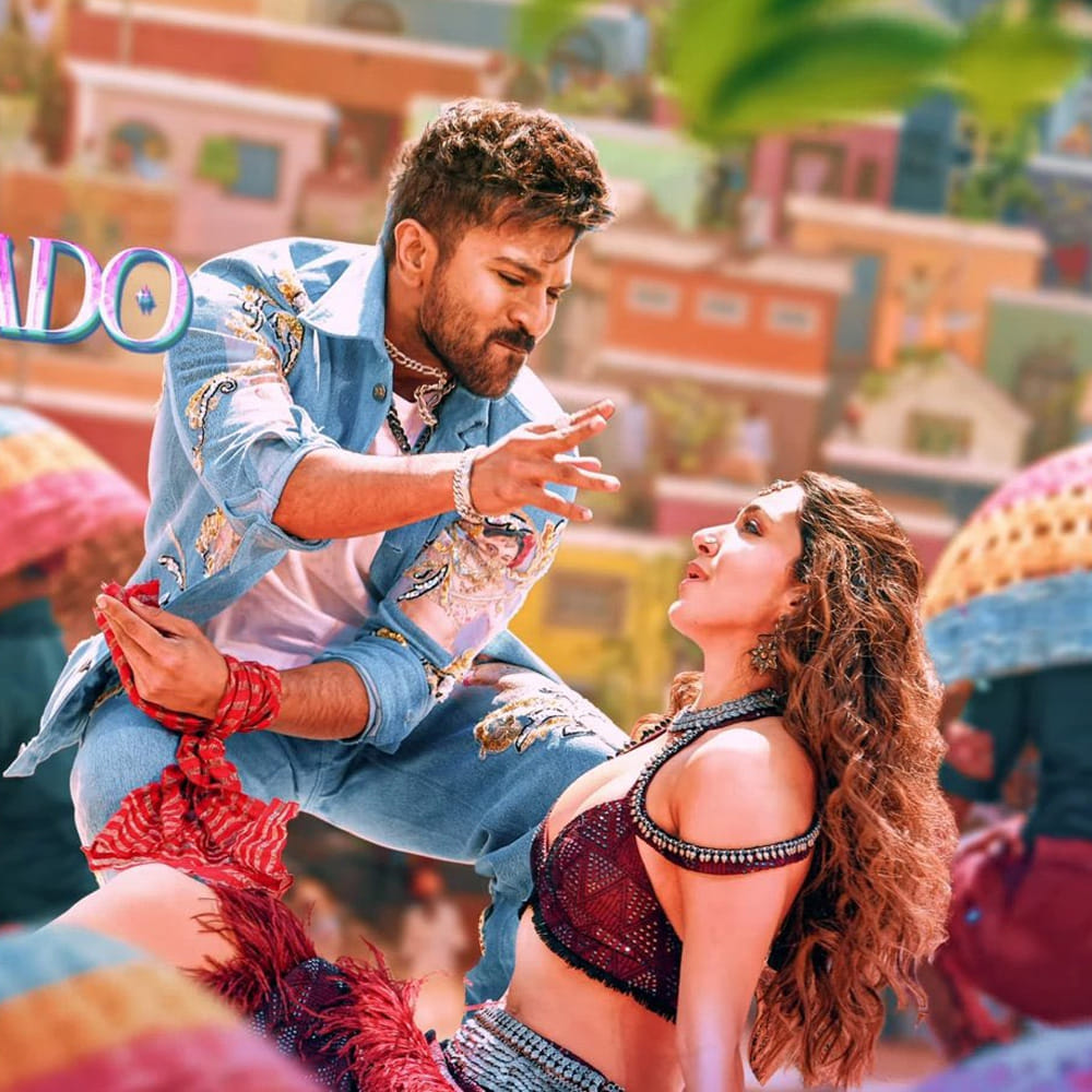 
దిశాకి సౌత్‌లో హిట్‌ మస్ట్. అలాగే కియారా అద్వానీ కి కూడా మాంచి సక్సెస్‌ మూవీ కావాలి. ఆల్రెడీ ఆమె రామ్‌చరణ్‌తో చేసిన వినయవిధేయ రామా ఆడలేదు. అయినా, సెంటిమెంట్‌ పట్టించుకోకుండా గేమ్‌ చేంజర్‌ ఆఫర్‌ చేశారు శంకర్‌. ఈ సారైనా  స్క్రీన్ మీద అదుర్స్ అనిపించే హిట్‌ అందుకోవాలన్న తపన కనిపిస్తోంది కియారాలో.