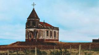 పాత సోఫా రిపేర్‌ చేస్తుండగా దొరికిన లేఖ..! 55ఏళ్ల క్రితం ఓ బాలిక రాసిన భవిష్యత్‌ నిజమైంది..?