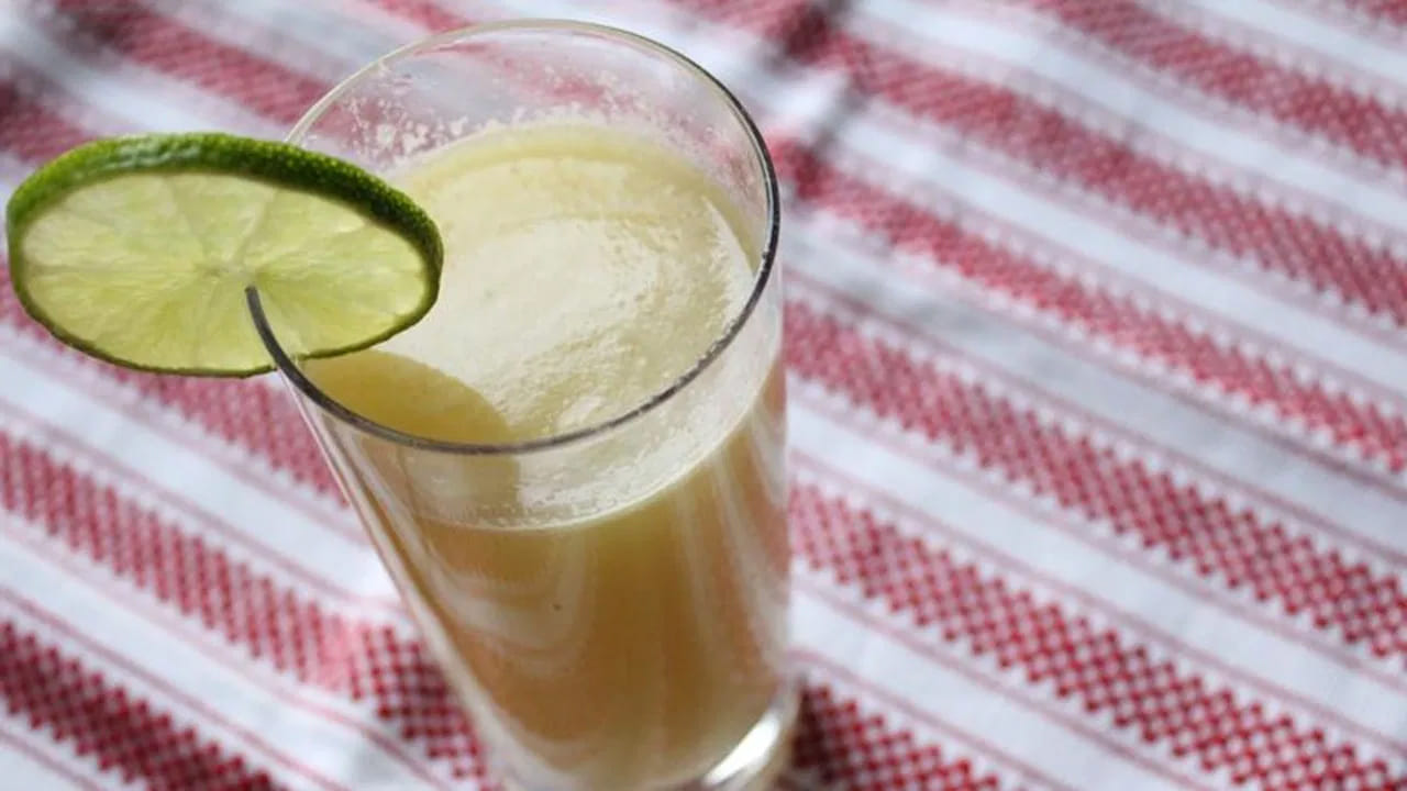 అల్లం రసం కూడా బరువు తగ్గడంలో సహాయపడుతుంది. ఖాళీ కడుపుతో అల్లం రసం తాగడం వల్ల ఎన్నో ప్రయోజనాలు పొందవచ్చు. అల్లం రసం మధుమేహ వ్యాధిగ్రస్తులకు కూడా మేలు చేస్తుంది.