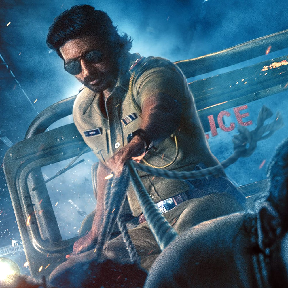 యాక్షన్‌ లేకుండా గోపీచంద్‌ సినిమాను ఎవరైనా ఊహిస్తారా? అందుకే, ఫస్ట్...  మాస్‌ పల్స్ ని ఫస్టే పట్టేసుకున్నారు శ్రీనువైట్ల.