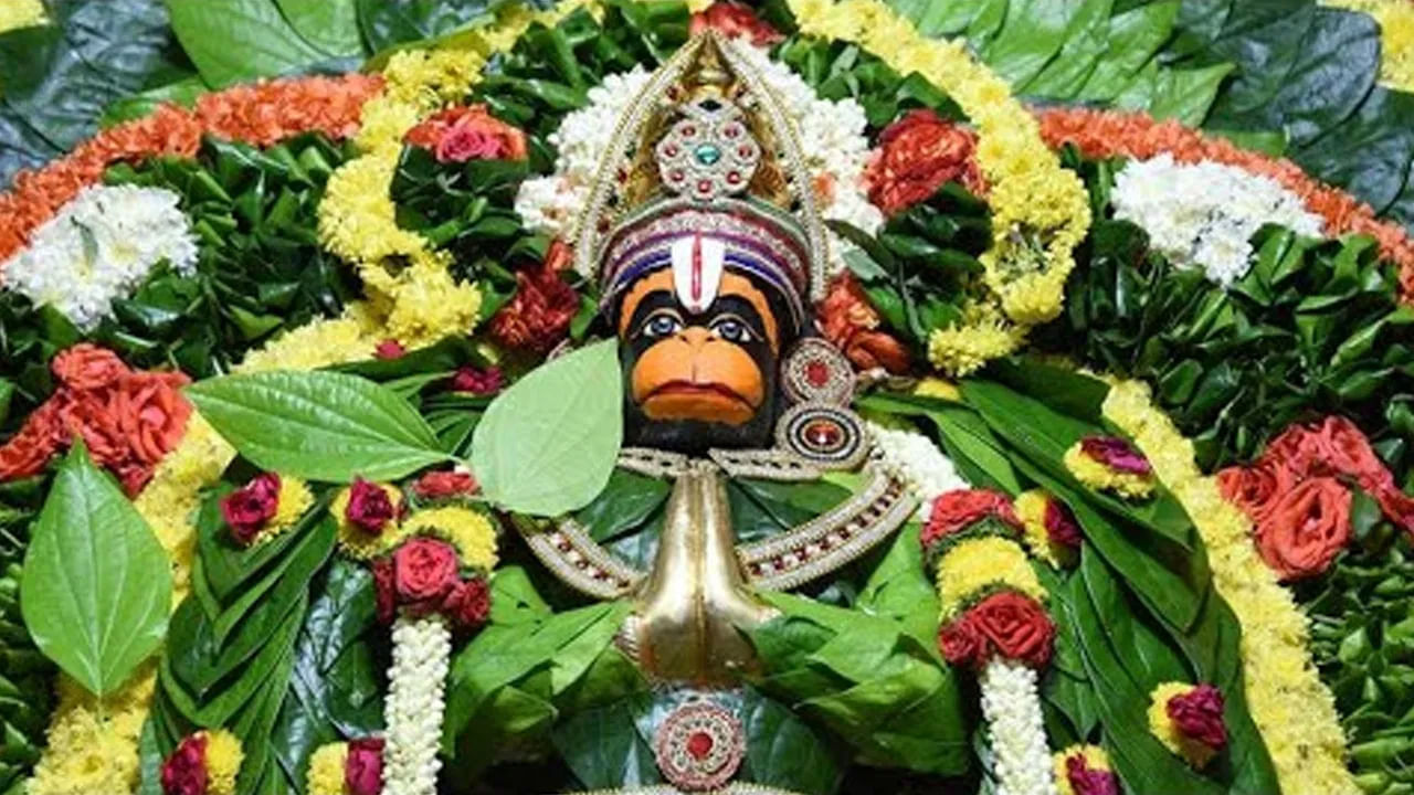 Hanuman Jayanti 2024: హనుమాన్ జయంతి రోజున ఈ 5 మంత్రాలను పఠించండి.. అన్ని కష్టాలు తొలగిపోతాయి