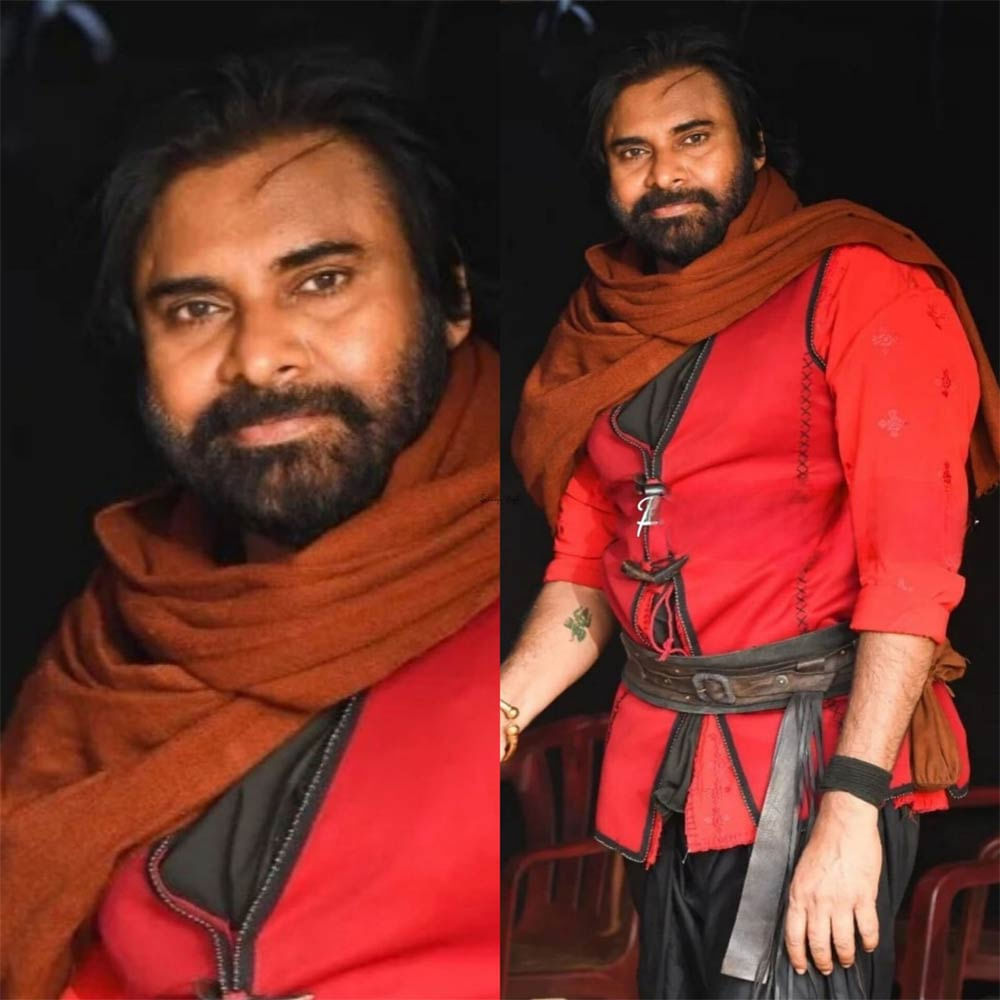 ఎన్నికలు పూర్తయ్యేదాకా పవర్‌స్టార్‌ని ఫీల్డ్ మీదే చూసుకుంటాం... సినిమాలకు ఆయన దూరంగా ఉంటారని మాకు తెలుసు.. అందుకే అప్‌డేట్స్ ఏవి సారూ.. అని అడగదలచుకోలేదు అని ఓపెన్‌గానే అంటున్నారు పవన్‌కల్యాణ్‌ ఫ్యాన్స్.
