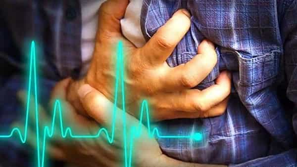 Heat wave and Heart Attack: వేసవిలో పొంచి ఉన్న హార్ట్ ఎటాక్ రిస్క్.. ఈ లక్షణాలు కన్పిస్తే అస్సలు నిర్లక్ష్యం చేయకూడదు