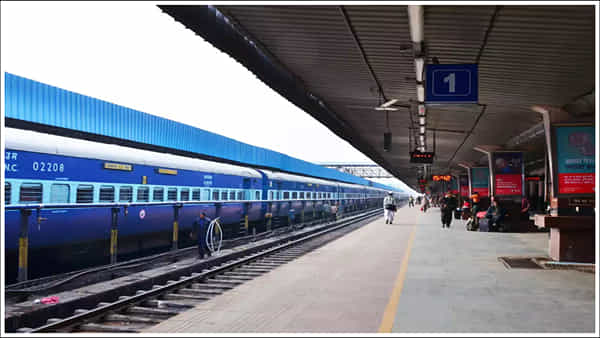 Indian Railways: రైలు ఛార్జీలతో పాటు స్టేషన్లో వెయిటింగ్ రూమ్ల ధరలు తగ్గనున్నాయా?