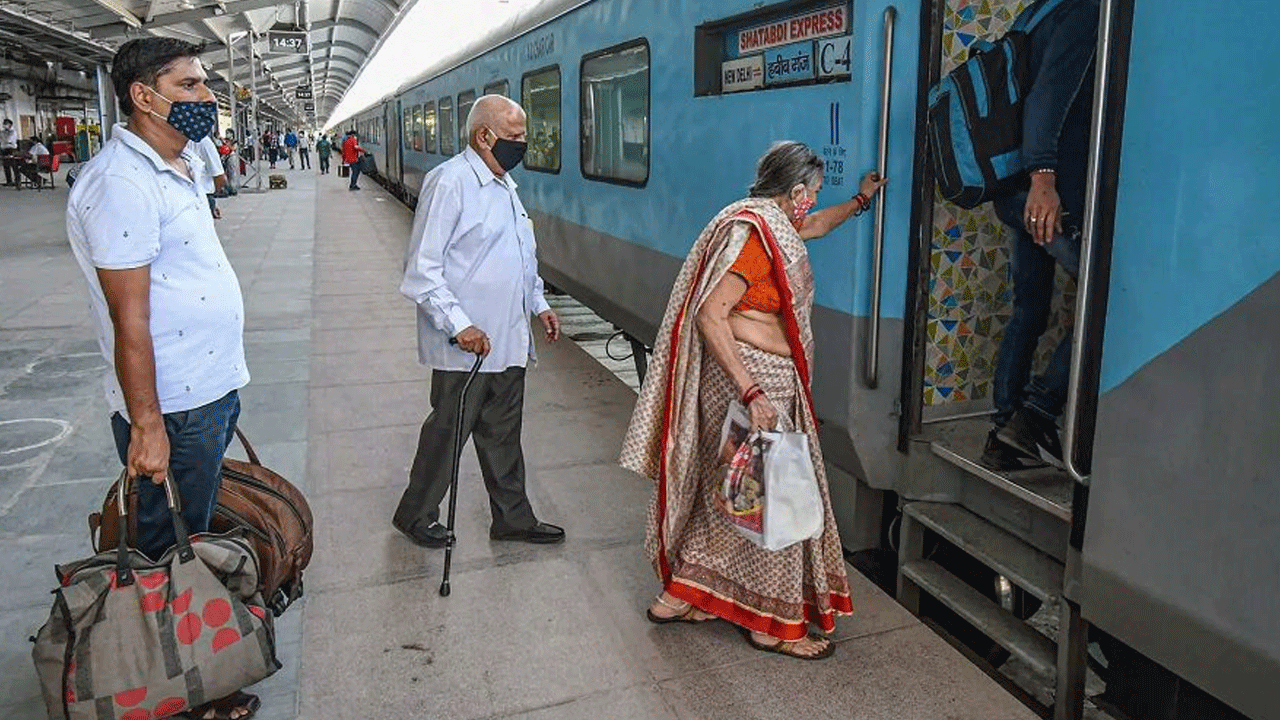 Indian Railways: ప్రయాణికులకు ఇండియన్‌ రైల్వే గుడ్‌ న్యూస్‌.. ఇకపై ఆ సమస్య ఉండదు