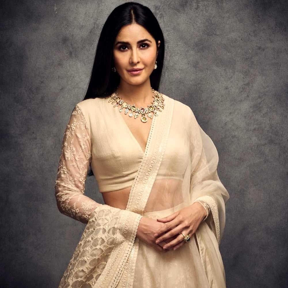 బాలీవుడ్ బ్యూటీ కత్రినా కైఫ్ ప్రస్తుతం వరుస సినిమాలతో దూసుకుపోతుంది. ఈ అమ్మడు తెలుగులోనూ నటించింది ఈ చిన్నది. వెంకటేష్ హీరోగా నటించిన మల్లేశ్వరి సినిమాతో తెలుగు ప్రేక్షకులను అలరించింది కత్రినా కైఫ్. 