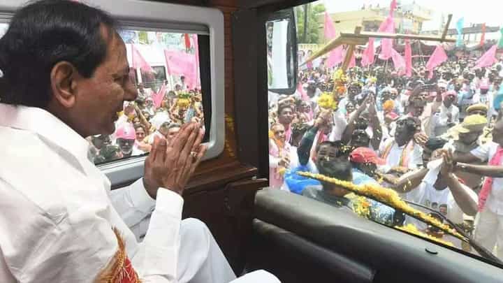 Watch Video: ప్రమాదానికి గురైన కేసీఆర్ కాన్వాయ్.. తప్పిన పెను ప్రమాదం.. Watch Video: ప్రమాదానికి గురైన కేసీఆర్ కాన్వాయ్.. తప్పిన పెను ప్రమాదం..