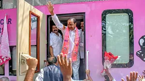 KCR Tour: నిషేధం తర్వాత జనంలోకి కేసీఆర్... పద్దతిగా మారేనా? మరింతగా డోసు పెంచుతారా ?
