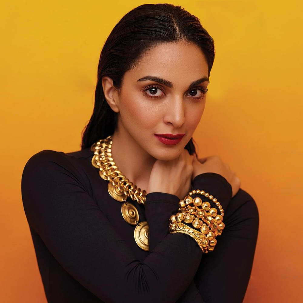 టాలీవుడ్‌లో గేమ్‌ చేంజర్‌ ఇప్పుడు రామ్‌ చరణ్‌ ఒక్కరే కాదు. ఆయనతో పాటు ఇంకొందరు కూడా. వాళ్లు టాలీవుడ్‌ రేంజ్‌ని పెంచి గ్లోబల్‌ మార్కెట్‌లో గొప్పగా కూర్చోబెట్టాలంటే, పక్కనున్న గ్లామర్‌ తారల సపోర్ట్ కంపల్సరీ. ఆ తరహా సపోర్ట్ చేయడానికి ముందుకొచ్చారు దీపిక, కియారా, దిశా పాట్ని, జాన్వీ కపూర్‌.