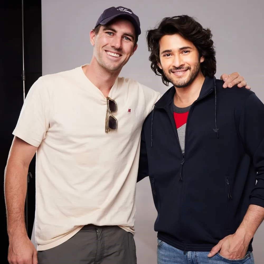 అలాంటిది, ఇప్పుడు ఓపెన్గానే ఈ లుక్లో బయట కనిపిస్తున్నారు మహేష్. మహేష్ హెయిర్స్టైల్ని మంజుల ఆటపట్టించే వీడియో ఇప్పుడు సోషల్ మీడియాలో తెగ వైరల్ అవుతోంది. యాక్చువల్గా ఈ లుక్తో ఓ టెస్ట్ షూట్ చేశారట జక్కన్న.