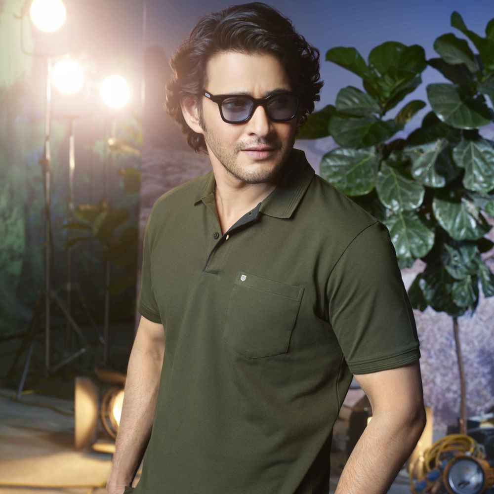 దానికి కారణం కుర్చీ మడతబెట్టి సాంగ్. అమెరికాలోని హూస్టన్‌లో జరుగుతున్న నేషనల్ బాస్కెట్ బాల్ గేమ్స్‌లో కుర్చీ మడతబెట్టి పాటను ప్లే చేసారు.. చేయడమే కాదు డాన్సులు చేసారు. మొత్తానికి రాజమౌళి సినిమా మొదలయ్యేలోపే ప్రపంచానికి పరిచయం అవుతున్నారు మహేష్.