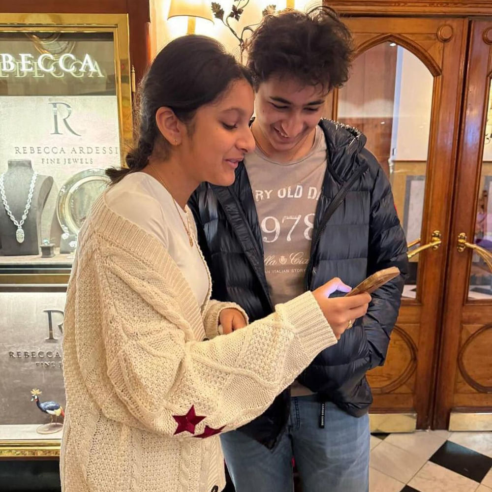 అందుకే గుంటూరు కారం తర్వాత ఆయన కంప్లీట్‌గా ప్రైవేట్‌ స్పేస్‌ని ఎంజాయ్‌  చేస్తున్నారు. ఓ వైపు రాజమౌళి ప్రాజెక్టుకు ప్రిపేర్‌ అవుతూనే..  ఇంకో వైపు ఫ్యామిలీతో క్వాలిటీ టైమ్‌ని స్పెండ్‌  చేస్తున్నారు.