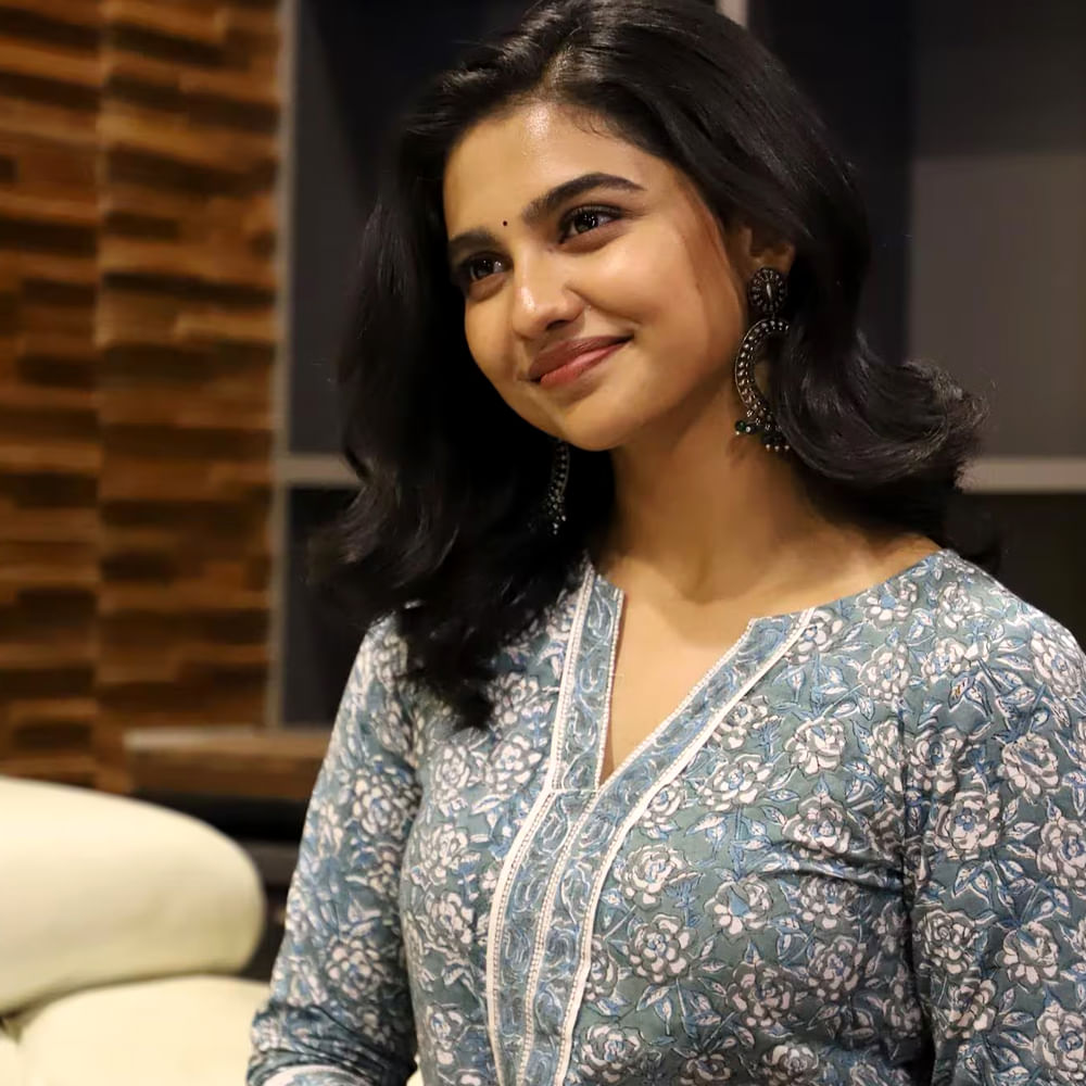 ప్రస్తుతం రెబల్ అనే తమిళ్ సినిమాలో నటిస్తుంది మమితా బైజు. త్వరలోనే ఈ అమ్మడు స్ట్రయిట్ గా తెలుగులో అడుగు పెడుతుందని టాక్ రావడంతో ఈ అమ్మడి అభిమానులు ఖుష్ అవుతున్నారు. 