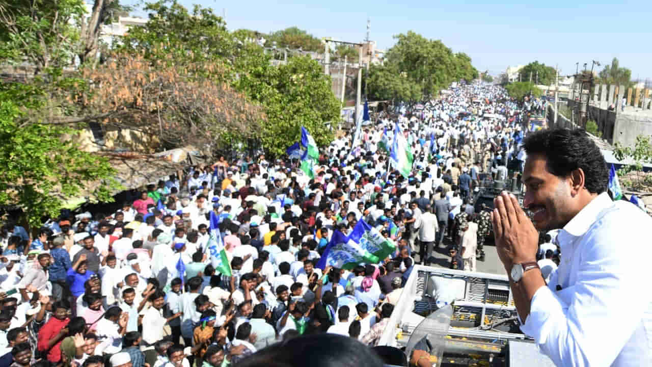 YSRCP: మండె ఎండను సైతం లెక్కచేయకుండా గుండెల నిండా ప్రేమతో జగన్ కోసం...