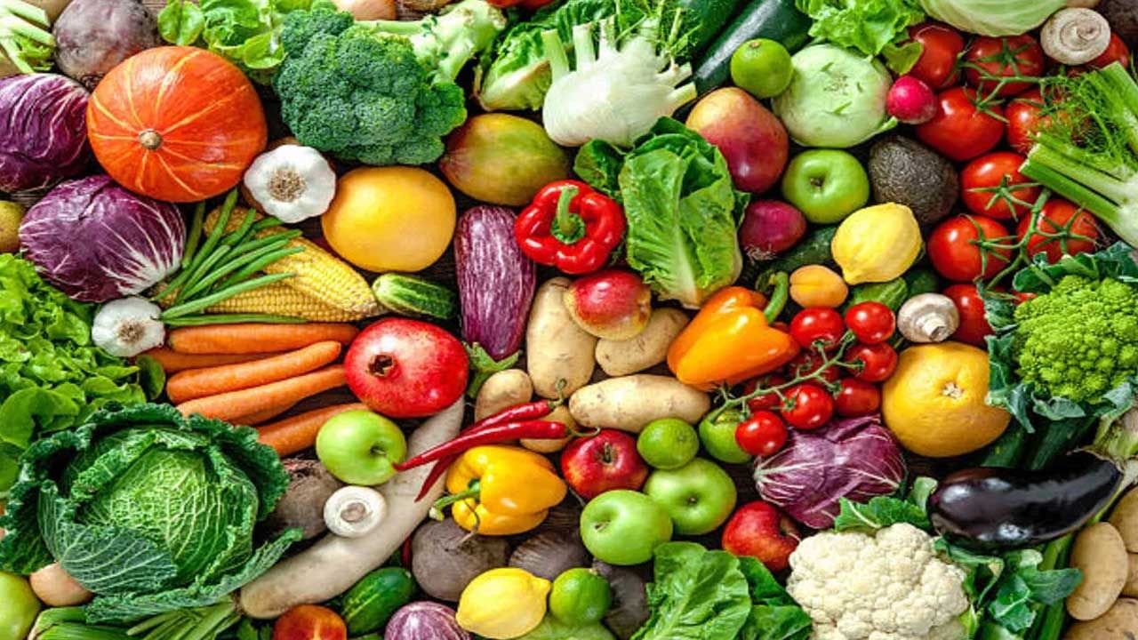 నిత్యం మన చుట్టూ ఉండే కూరగాయలు, ఆకు కూరల్లో అనేక మెడిసిన్లు ఉంటాయి. ఆధునిక యుగంలో ఆకు కూరలు, కూరగాయలను తినేందుకు సుముఖం చూపకుండా అనేక వ్యాధులను కొని తెచ్చుకుంటున్నారు యువత.