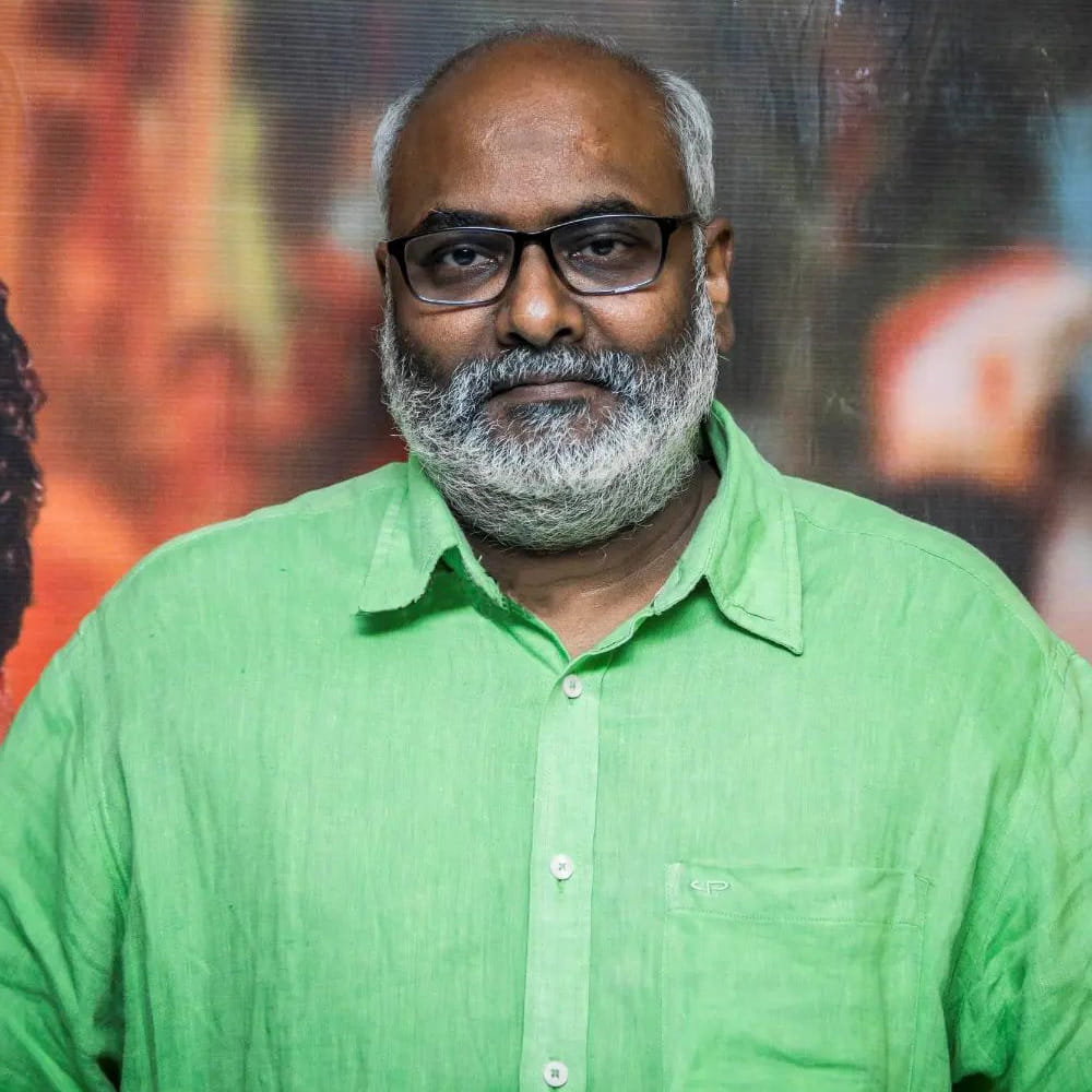 దేవిశ్రీ ప్రసాద్‌ గురించి మాట్లాడగానే మనకు వెంటనే తమన్‌ గుర్తుకొస్తారు. ఆయన కూడా స్టేజ్‌ పెర్ఫార్మెన్స్ లకు ముందుంటారు. అటు అనిరుద్‌ కూడా తక్కువేం తినలేదు. కాకపోతే ఇప్పుడు కీరవాణి స్టార్ట్ చేసిన ఈ కల్చర్‌ని ఇమీడియేట్‌గా భుజాలకెత్తుకునే మ్యూజిక్‌ డైరక్టర్‌ ఎవరు? అనేది ఇంట్రస్టింగ్‌ టాపిక్‌.