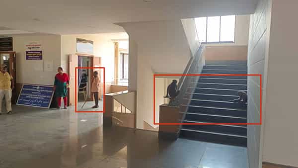Yadadri Collectorate: ఆ జిల్లా కలెక్టరేట్కు వెళ్ళాలంటే చేతిలో కర్ర ఉండాల్సిందే.. ఎందుకో తెలుసా..?