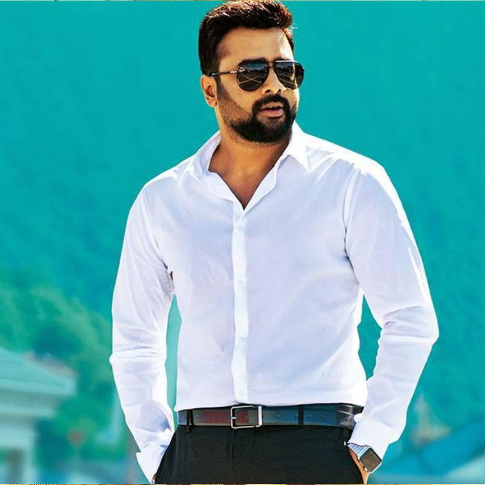 Nara Rohit: నారా రోహిత్‌ హీరోగా నటిస్తున్న 20వ సినిమాకు సుందరకాండ అనే పేరు పెట్టారు. ఈ సినిమా ఫస్ట్ లుక్‌ని విడుదల చేశారు మేకర్స్. సెప్టెంబర్‌ 6న థియేటర్లలోకి తీసుకొస్తామని ప్రకటించారు. ప్రతి వ్యక్తికి రిలేట్‌ అయ్యేలా కథ ఉంటుందని చెప్పారు. అన్ని రకాల ఎమోషన్స్ ని చూపించామని, తప్పక నచ్చుతుందని అన్నారు మేకర్స్ 