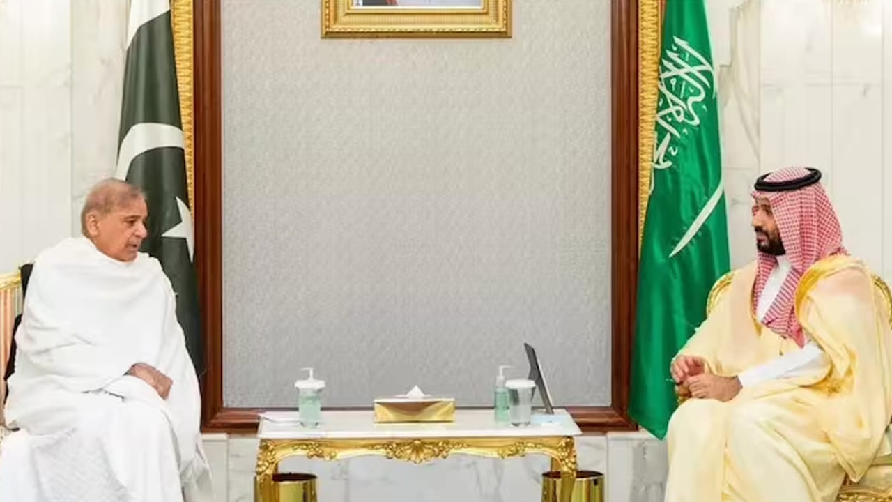 పాక్ ప్రధాని షాబాజ్ ఆశలపై నీరు చల్లిన క్రౌన్ ప్రిన్స్ సల్మాన్ .. కాశ్మీర్పై భారత్కు సౌదీ పూర్తి మద్దతు