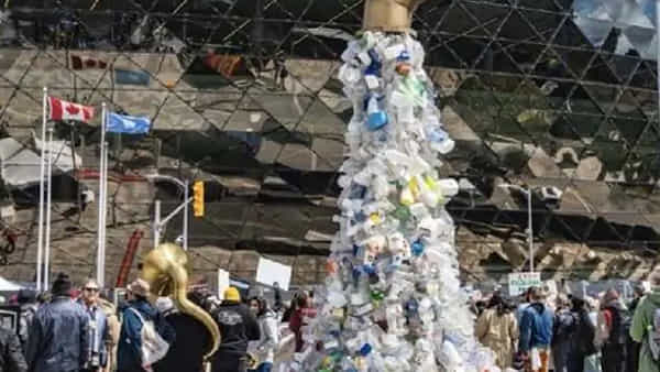 Plastic Pollution: ప్లాస్టిక్ నాడు మానవులకు వరం అనుకున్నారు.. నేడు వ్యర్ధాలతో శాపంగా మారింది.