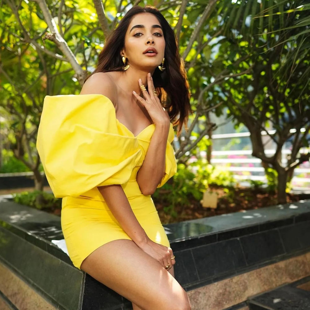 ఈ విషయంలో బుట్టబొమ్మకి ఆమె బోయ్‌ఫ్రెండ్‌ రోహన్‌ మెహ్రా హెల్ప్ చేస్తున్నారన్నది టాక్‌. గత కొంతకాలంగా రోహన్‌ మెహ్రాతో పబ్లిక్‌ ప్లేసుల్లో కనిపిస్తున్నారు పూజా  హెగ్డే.
