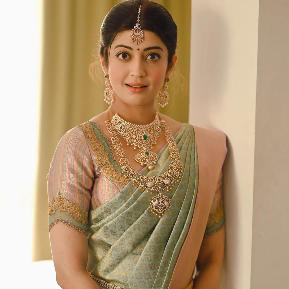 తెలుగు ప్రేక్షకులకు ఇష్టమైన హీరోయిన్లలో ప్రణీత సుభాష్ ఒకరు. కన్నడ ఇండస్ట్రీకి చెందిన అమ్మాయి అయినా ఎక్కువగా తెలుగు సినిమాల్లో నటించి గుర్తింపు తెచ్చుకుంది. తనీష్ జోడిగా ఏం పిల్లో.. ఏం పిల్లడో సినిమాతో టాలీవుడ్ ఇండస్ట్రీకి పరిచయమైంది.