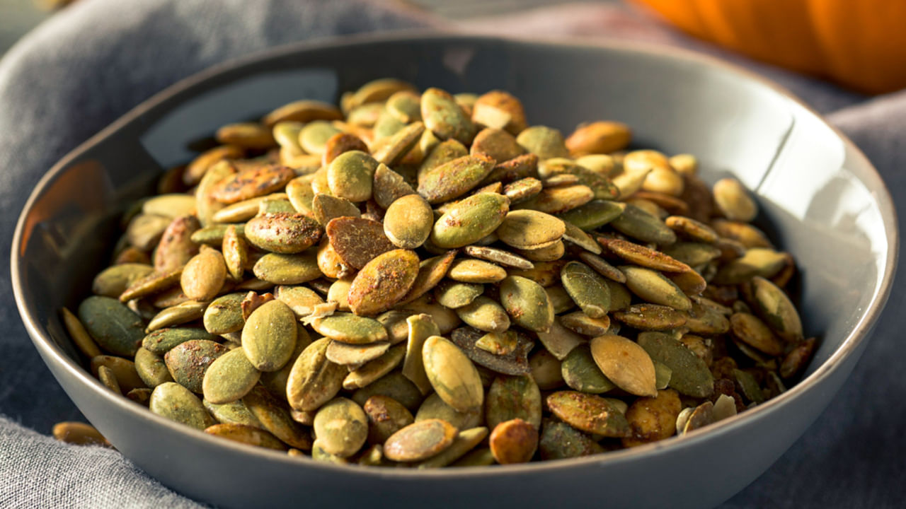 గట్ ఆరోగ్యానికి మంచిది: ఈ గింజల్లో ఉండే రిచ్ ఫైబర్ కంటెంట్ గట్ను ఆరోగ్యంగా ఉంచుతుంది. పేగు లైనింగ్ను పెంచి.. గ్యాస్ట్రిక్, క్రమరహిత ప్రేగు కదలికల సమస్యలను నివారించడంలో సహాయపడుతుంది. ఇంకా గట్ నుంచి టాక్సిన్స్ను తొలగించడంలో సహాయపడుతుంది.