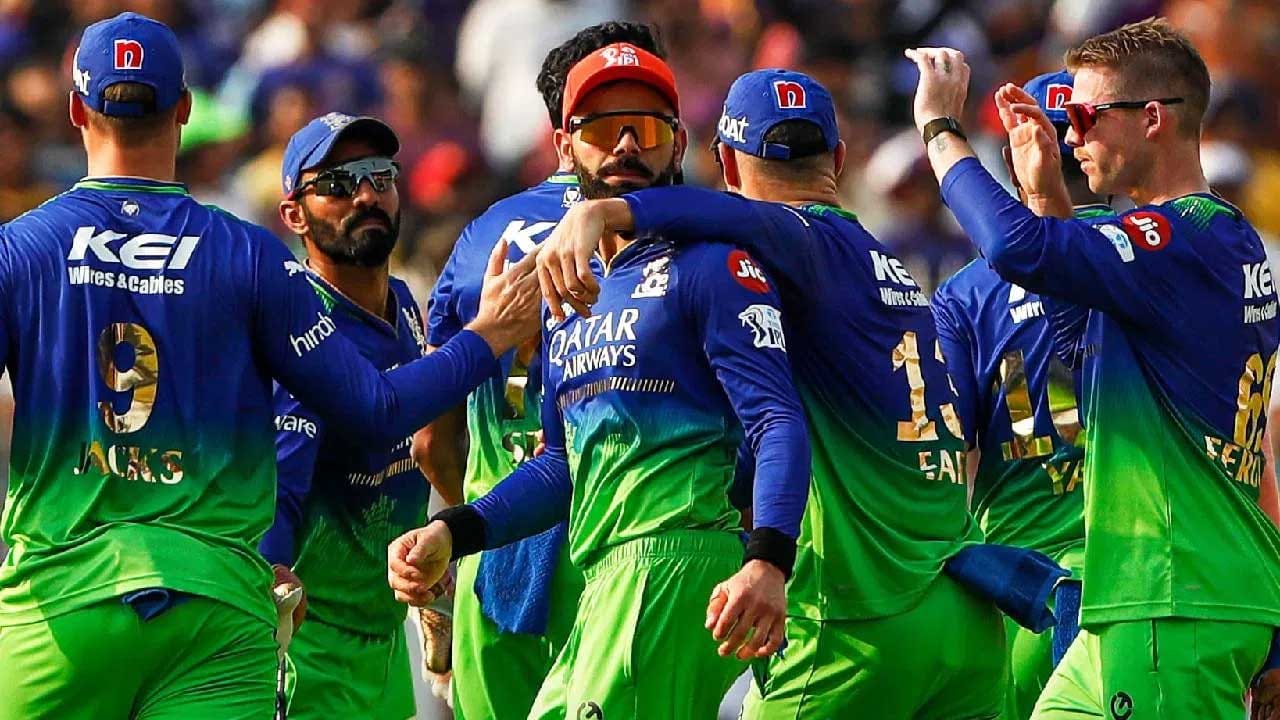 IPL 2024: ఇండియన్ ప్రీమియర్ లీగ్ (IPL 2024) సీజన్ 17లో రాయల్ ఛాలెంజర్స్ బెంగళూరు వరుస ఓటములతో సతమతమవుతోంది. ఆడిన 8 మ్యాచ్‌ల్లో RCB జట్టు కేవలం 1 మ్యాచ్‌లో మాత్రమే విజయం సాధించింది. అలాగే 7 ఓటములతో పాయింట్ల పట్టికలో 10వ స్థానంలో నిలిచింది.