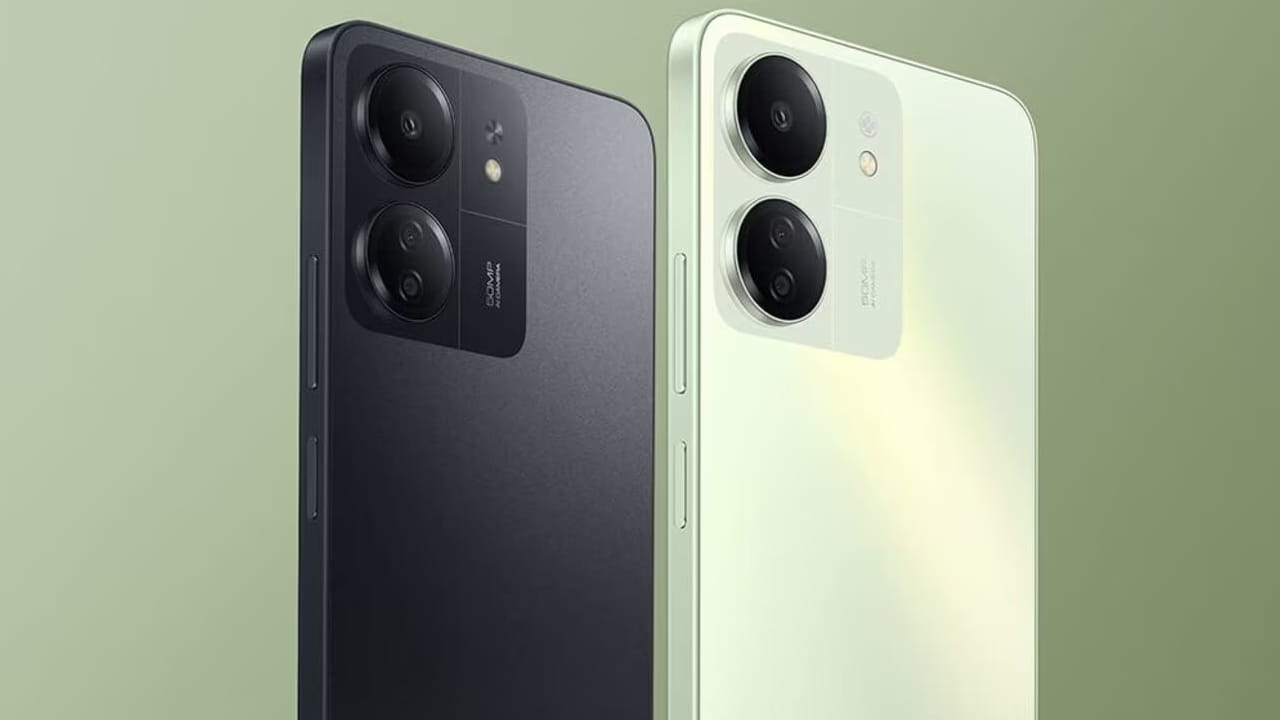 Redmi 13C 5G: ఈ స్మార్ట్ ఫోన్ అసలు ధర రూ. 13,999కాగా డిస్కౌంట్లో అమెజాన్లో రూ. 10,999కే లభిస్తోంది. పలు బ్యాంకులకు చెందిన కార్డులతో కొనుగోలు చేస్తే అదనంగా మరో వెయ్యి వరకు డిస్కౌంట్ లభించనుంది. ఈ ఫోన్లో మీడియాటెక్ డైమెన్సిటీ ప్రాసెసర్ను అందించారు. 4జీబీ ర్యామ్, 128జీబీ స్టోరేజ్ ఈ ఫోన్ సొంతం. 50 ఎంపీ రెయిర్ కెమెరాను అందించారు.