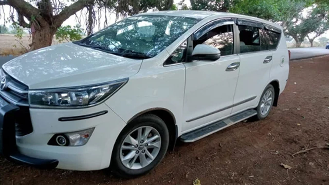 Hyderabad: ఓ వాహనాన్ని ఆపి చెక్ చేసిన పోలీసులు.. లోపలున్న బ్యాగులు తెరిచి చూడగా కళ్లు జిగేల్! Hyderabad: ఓ వాహనాన్ని ఆపి చెక్ చేసిన పోలీసులు.. లోపలున్న బ్యాగులు తెరిచి చూడగా కళ్లు జిగేల్!