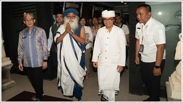 Sadhguru: బ్రెయిన్ సర్జరీ తర్వాత ఇండొనేసియాలో పర్యటిస్తున్న సద్గురు.. ఘన స్వాగతం పలికిన అక్కడి మంత్రి