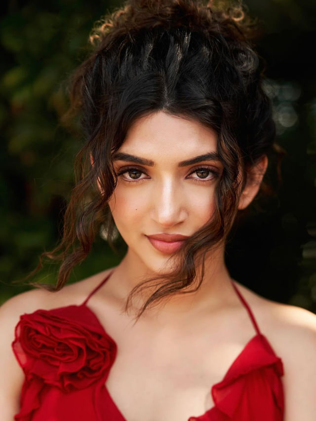 నేను చేసే డ్యాన్సులు కాదు.. వారు చేసే ఫైట్లు కష్టం.: శ్రీలీల. – TV9 Telugu