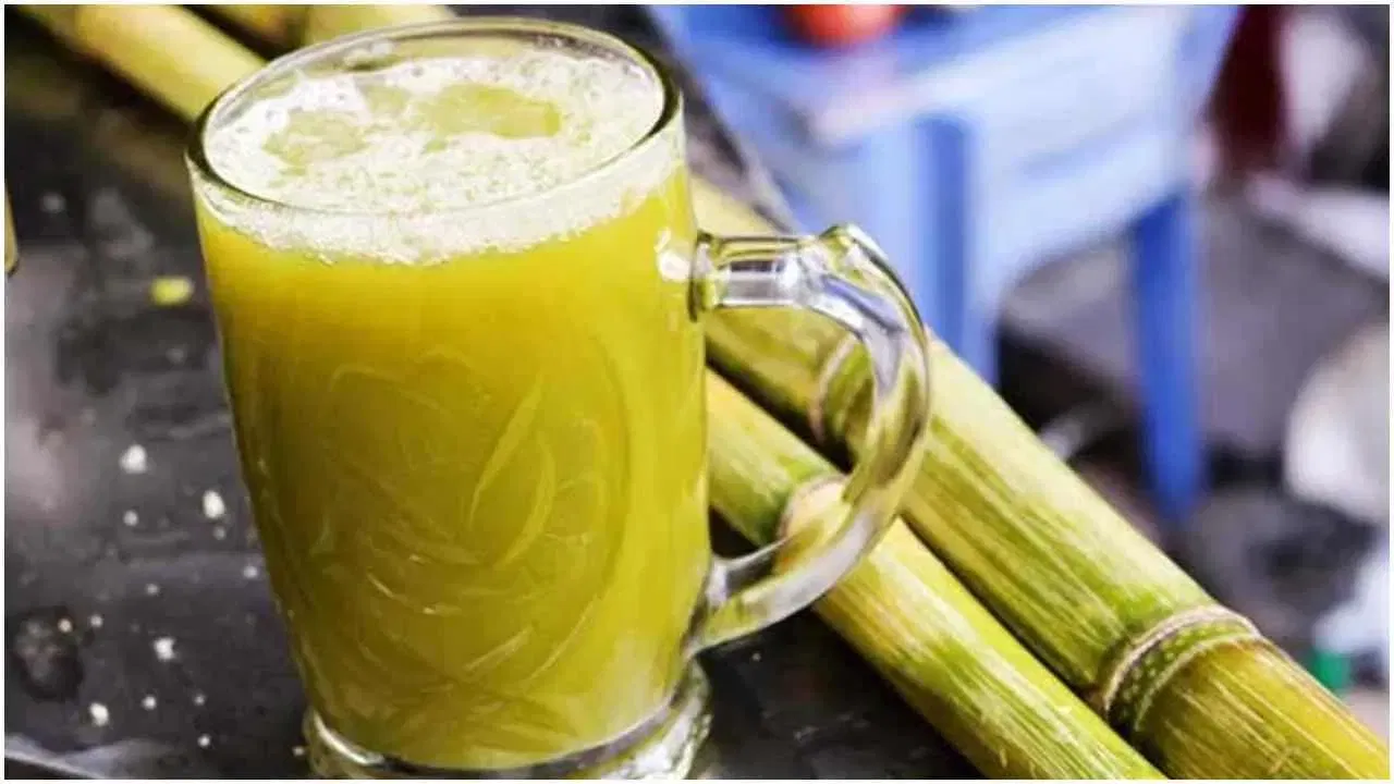 వేడి వాతావరణం నుంచి ఉపశమనం కలిగించడంలో చెరకు రసం కూడా చక్కగా పని చేస్తుంది. చెమట ద్వారా కోల్పోయిన ఎలక్ట్రోలైట్స్‌ను తిరిగి శరీరంలో నింపుతుంది. చెరకు రసంలో కృత్రిమ స్వీట్ నర్లు ఉండవు కాబట్టి.. డయాబెటీస్ ఉన్నవారు కూడా మితంగా తీసుకోవచ్చు.
