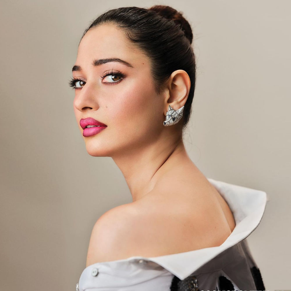 భోళా శంకర్ తర్వాత తెలుగులో సినిమాలేవీ ఒప్పుకోని తమన్నా.. సంపత్ నంది కథ అందిస్తున్న ఓదెల 2లో భాగమయ్యారు. గతంలో సంపత్ నంది దర్శకత్వంలో రచ్చ, బెంగాల్ టైగర్, సీటీమార్‌లలో నటించారు తమన్నా.