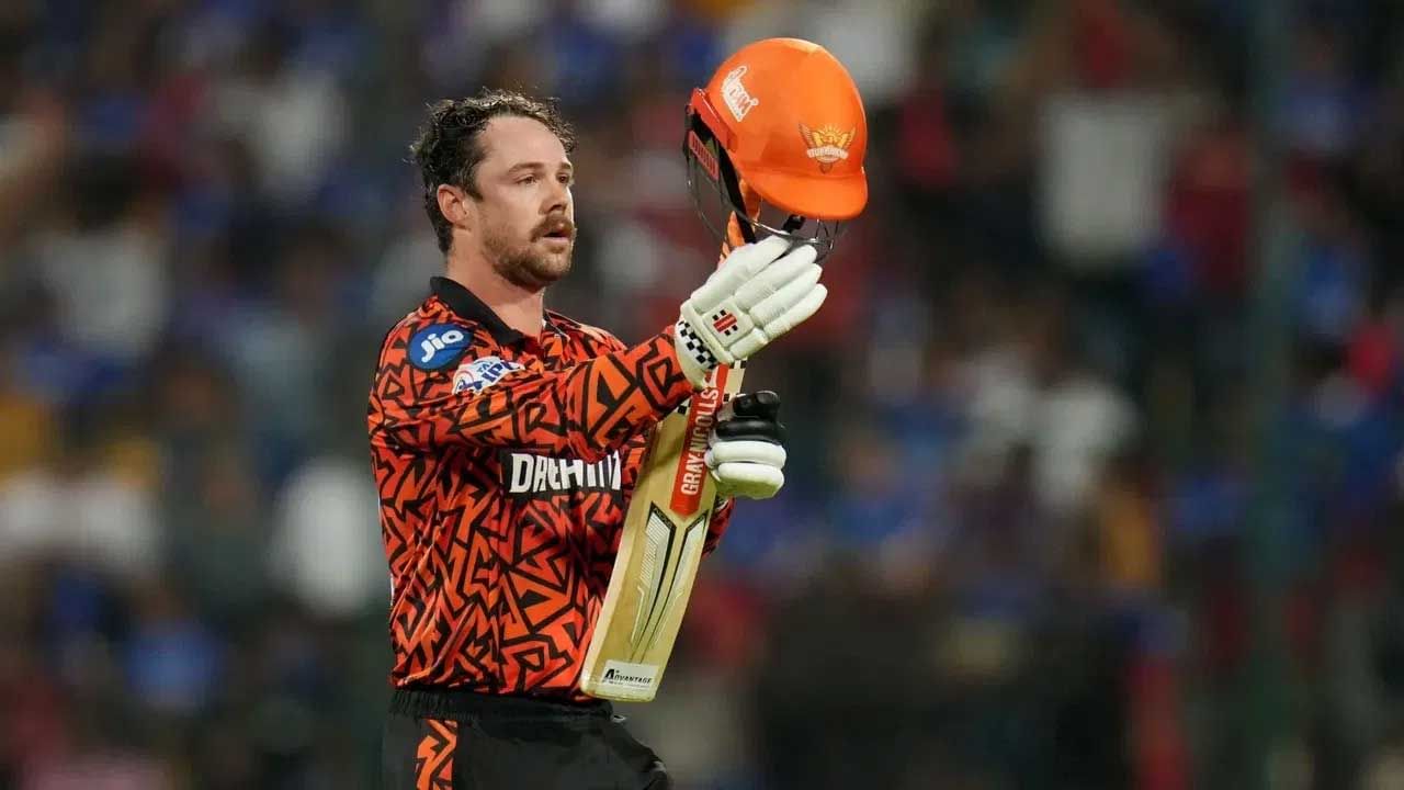 ఇప్పుడు సరిగ్గా 11 ఏళ్ల తర్వాత ఫాస్టెస్ట్ సెంచరీ చేయడంలో ట్రావిస్ హెడ్ సక్సెస్ అయ్యాడు. దీంతో ఐపీఎల్ చరిత్రలో 40 బంతుల్లోపే సెంచరీ చేసిన 4వ బ్యాట్స్‌మెన్‌గా నిలిచాడు.