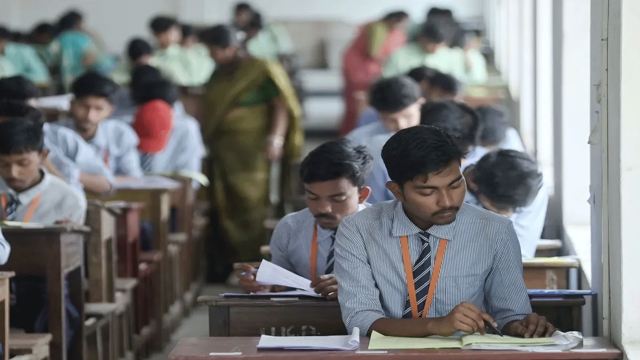 TS Inter Supply Time Table 2024: ఇంటర్ సప్లిమెంటరీ పరీక్షల షెడ్యూల్లో స్వల్పమార్పులు.. పూర్తి టైం టేబుల్ ఇదే