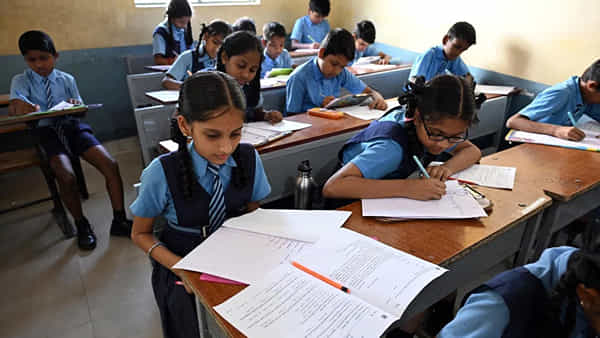 TS SA-2 Exams Postponed: తెలంగాణ ఎస్ఏ-2 పరీక్షలు వాయిదా.. కొత్త తేదీలు ప్రకటించిన విద్యాశాఖ